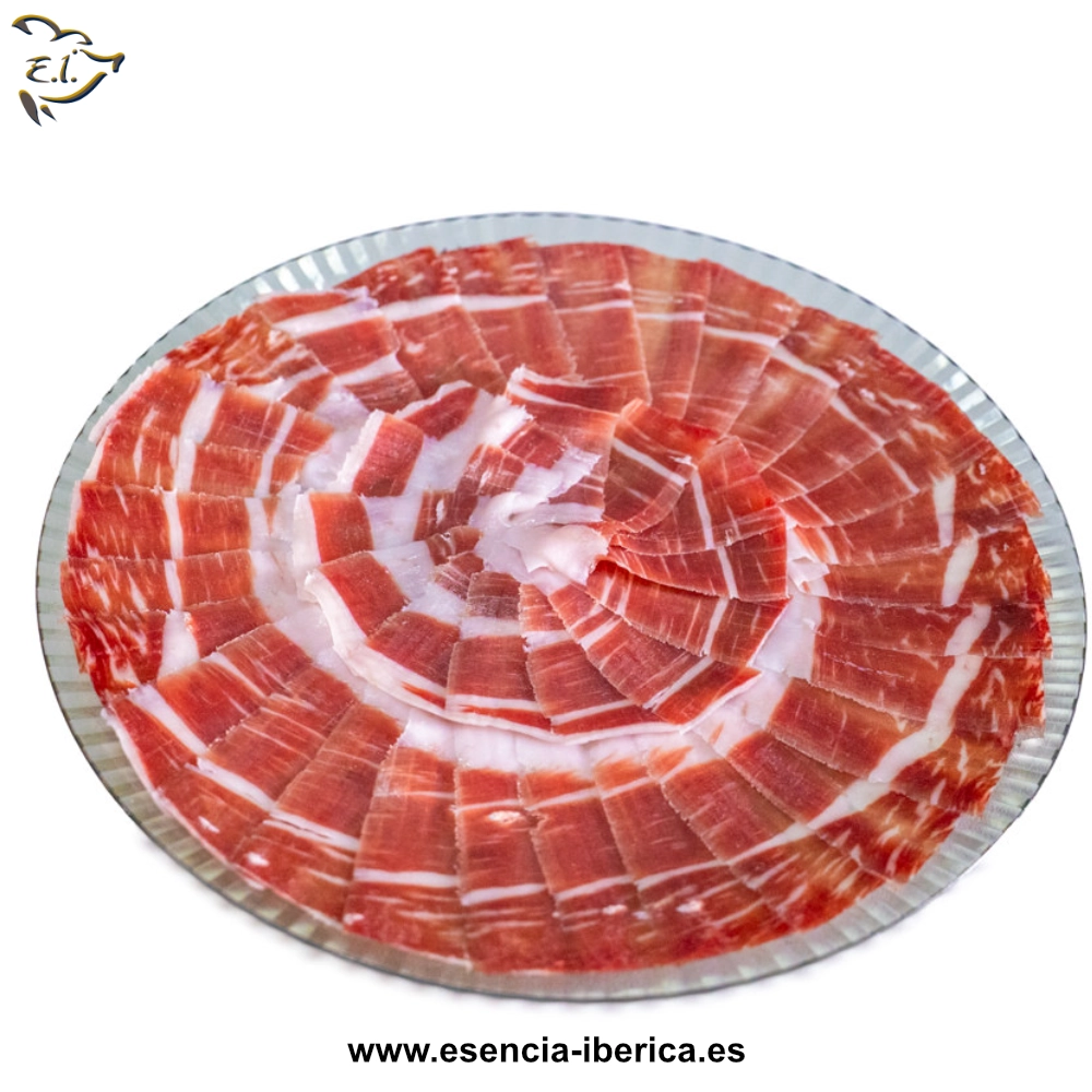 Plato de jamón ibérico cortado a cuchillo